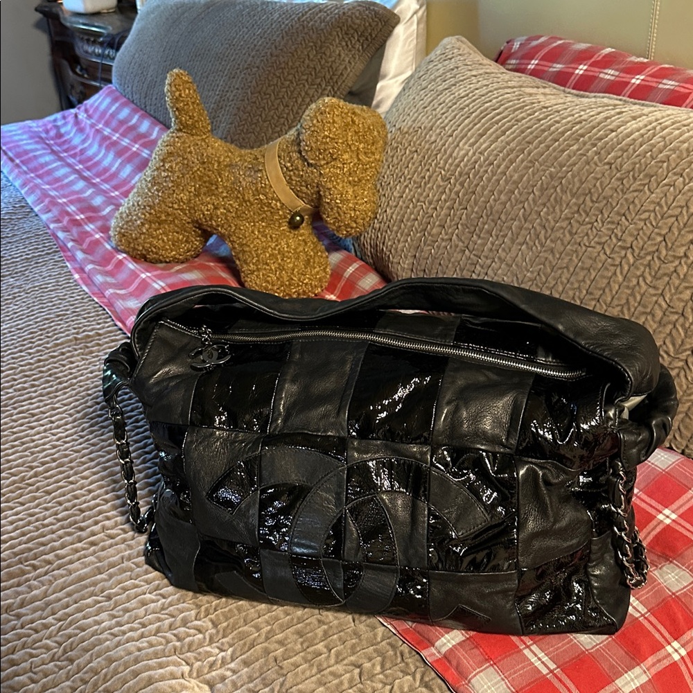 CHANEL Black Quilted Hobo Bag with Chain Detail - Picture 7 of 9